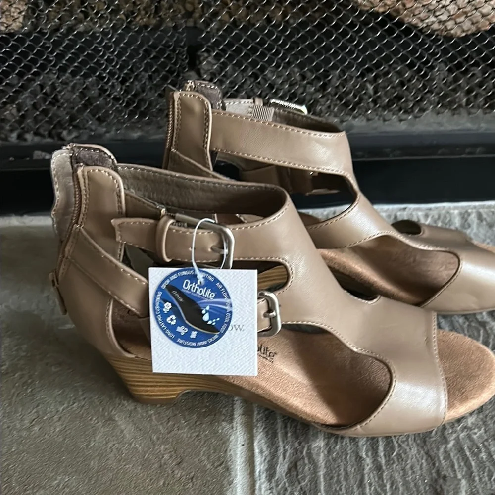 Croft & Barrow Stylish Tan Wedge Sandals, Size 7, NWT